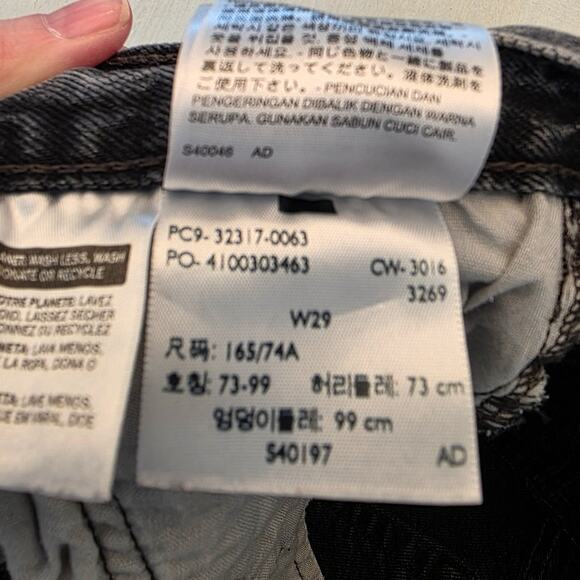 Levi's Black Denim Frayed Hem Women's Shorts - Picture 7 of 10